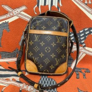 LOUIS VUITTON ❤️🌟 MONOGRAM DANUBE CROSSBODY BAG ⭐️ See photo for call out.
